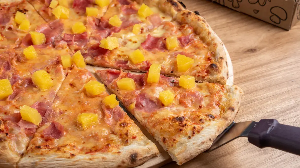 A New Pizza Topping Blend Could Win Over Pineapple Skeptics