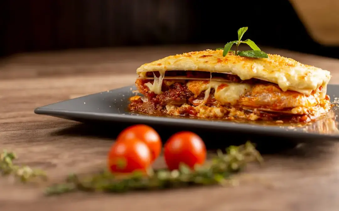 Apple Pie Lasagna Combines Classic Dessert with Layered Pasta Technique