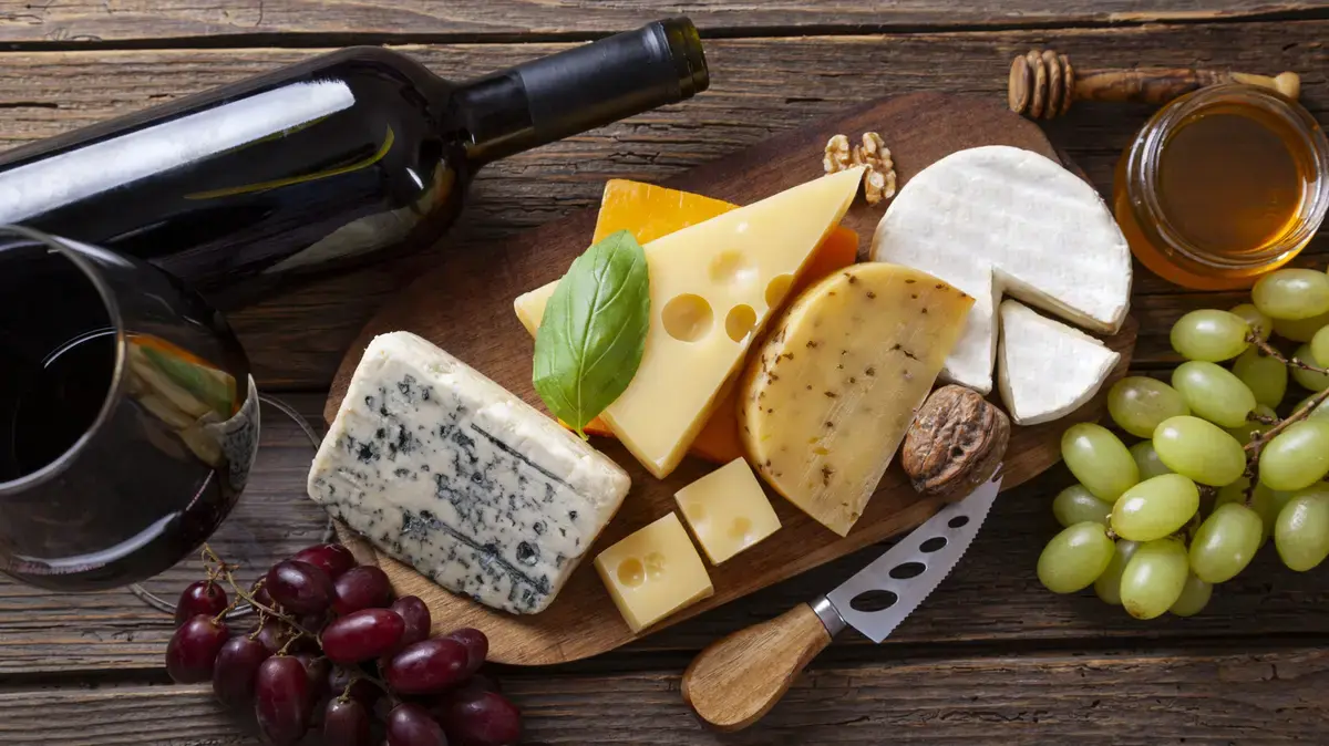 Avoid Red Wine with Strong Cheese to Prevent Unpleasant Aftertaste