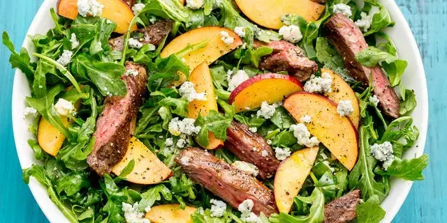 Balsamic Grilled Steak Salad With Peaches