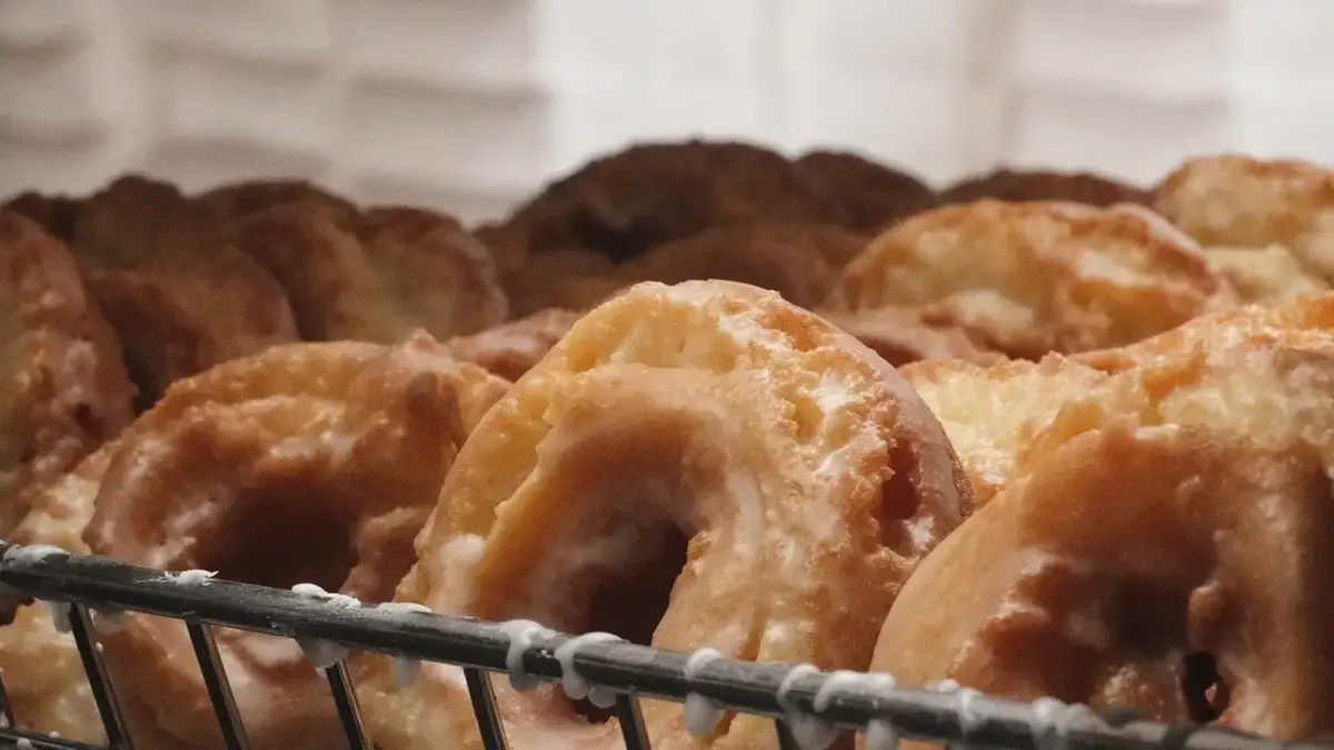Detroit’s Dutch Girl Donuts Endures