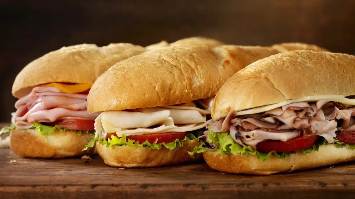 Fading Flavour: Sandwich Chains Disappearing