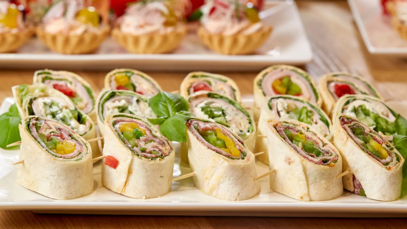 9 Grocery Store Chains With The Best Party Platters & Game Trays