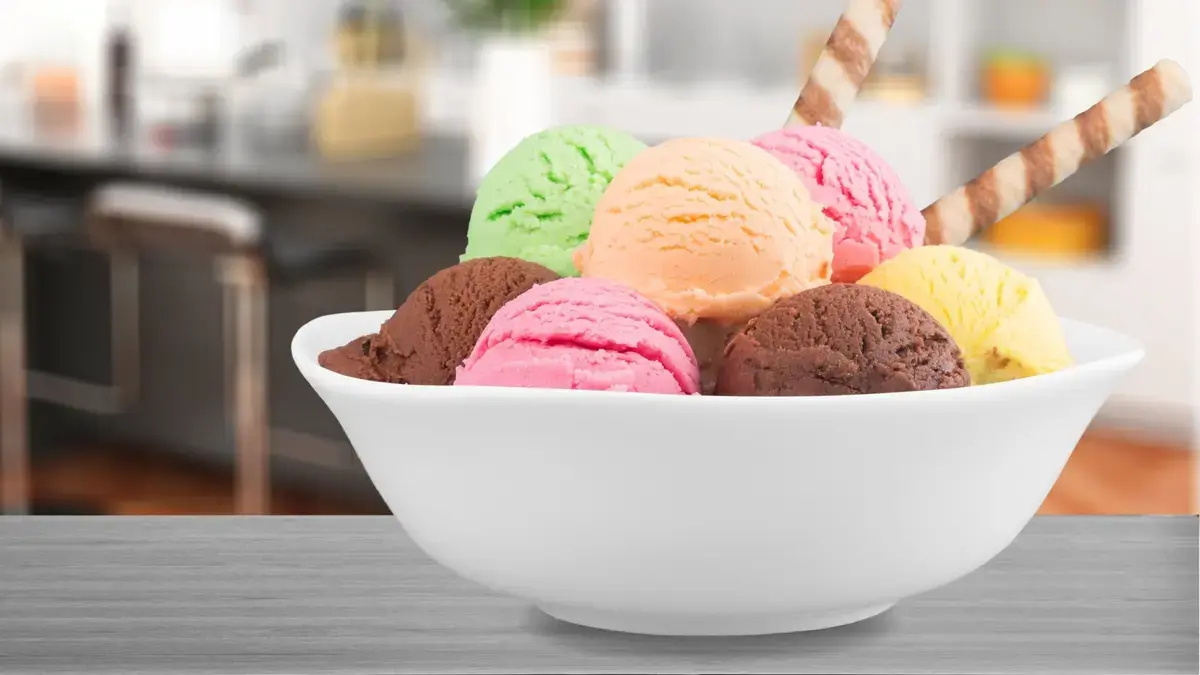 Howard Johnson’s Once Boasted 28 Ice Cream Flavors, Making Road Trips Sweet