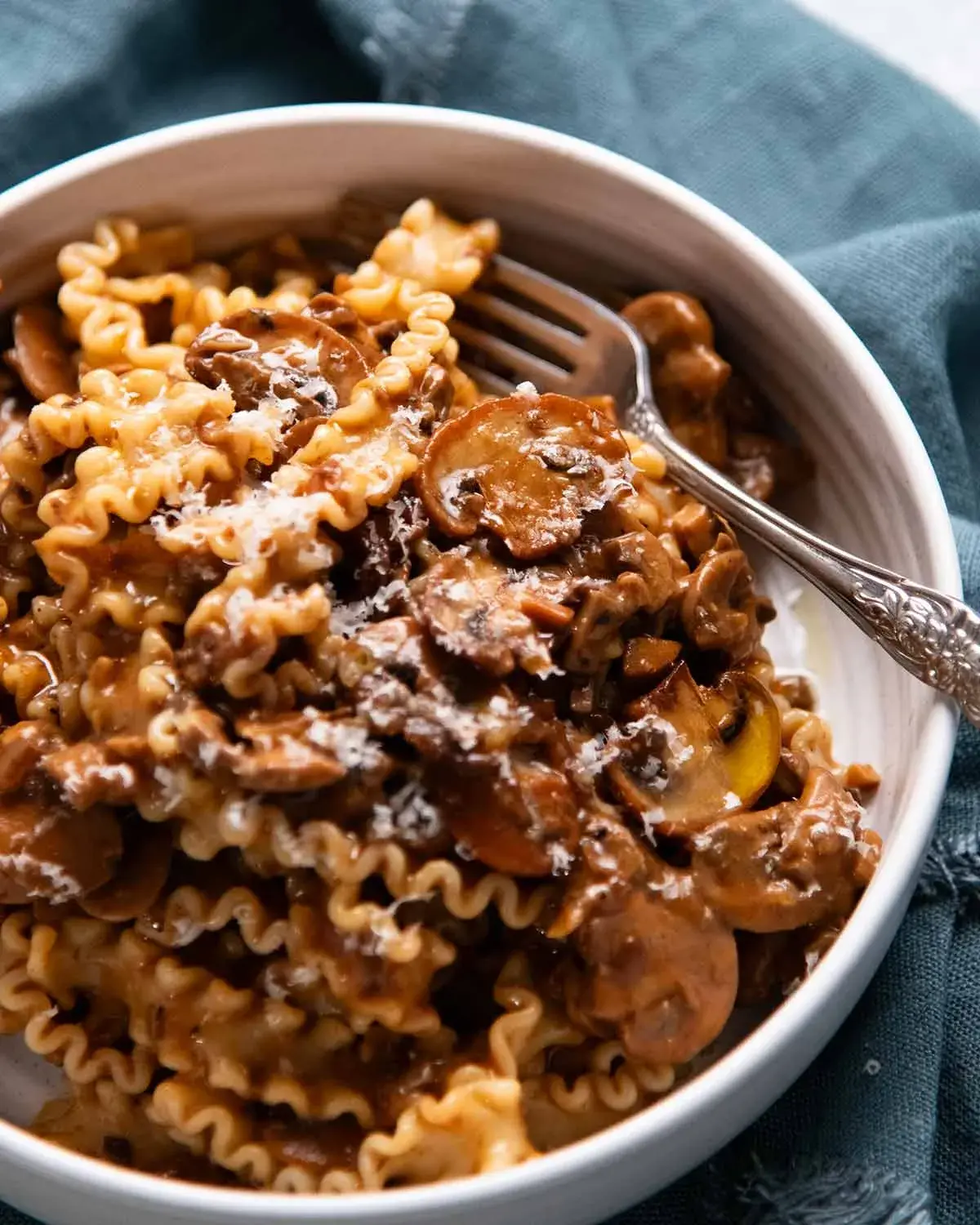 Mushroom Ragu Pasta Offers Quick Umami-Rich Alternative to Slow-Cooked Meat Sauce