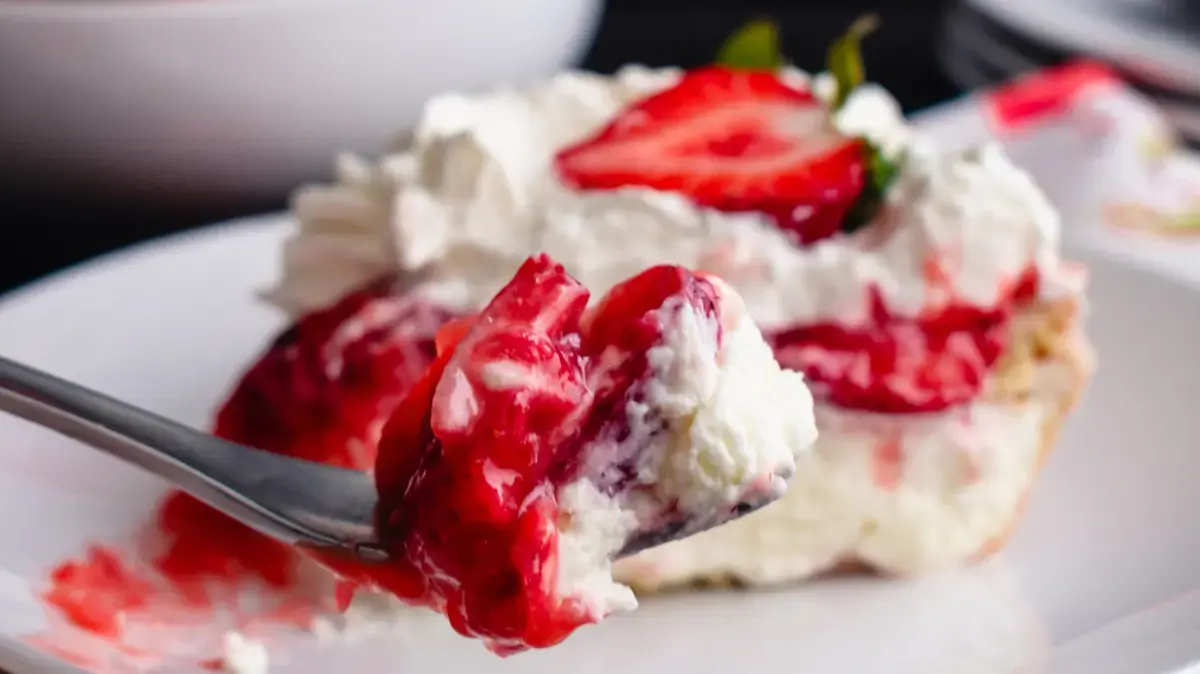 No-Bake Strawberry Lasagna is a Summer Must-Have