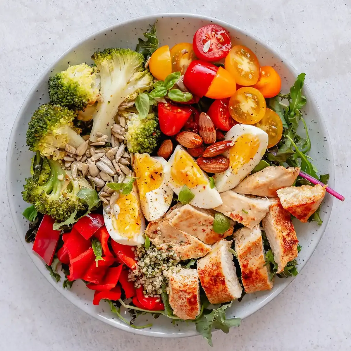 Nutritionist Offers 52 Simple Strategies to Shed Pounds