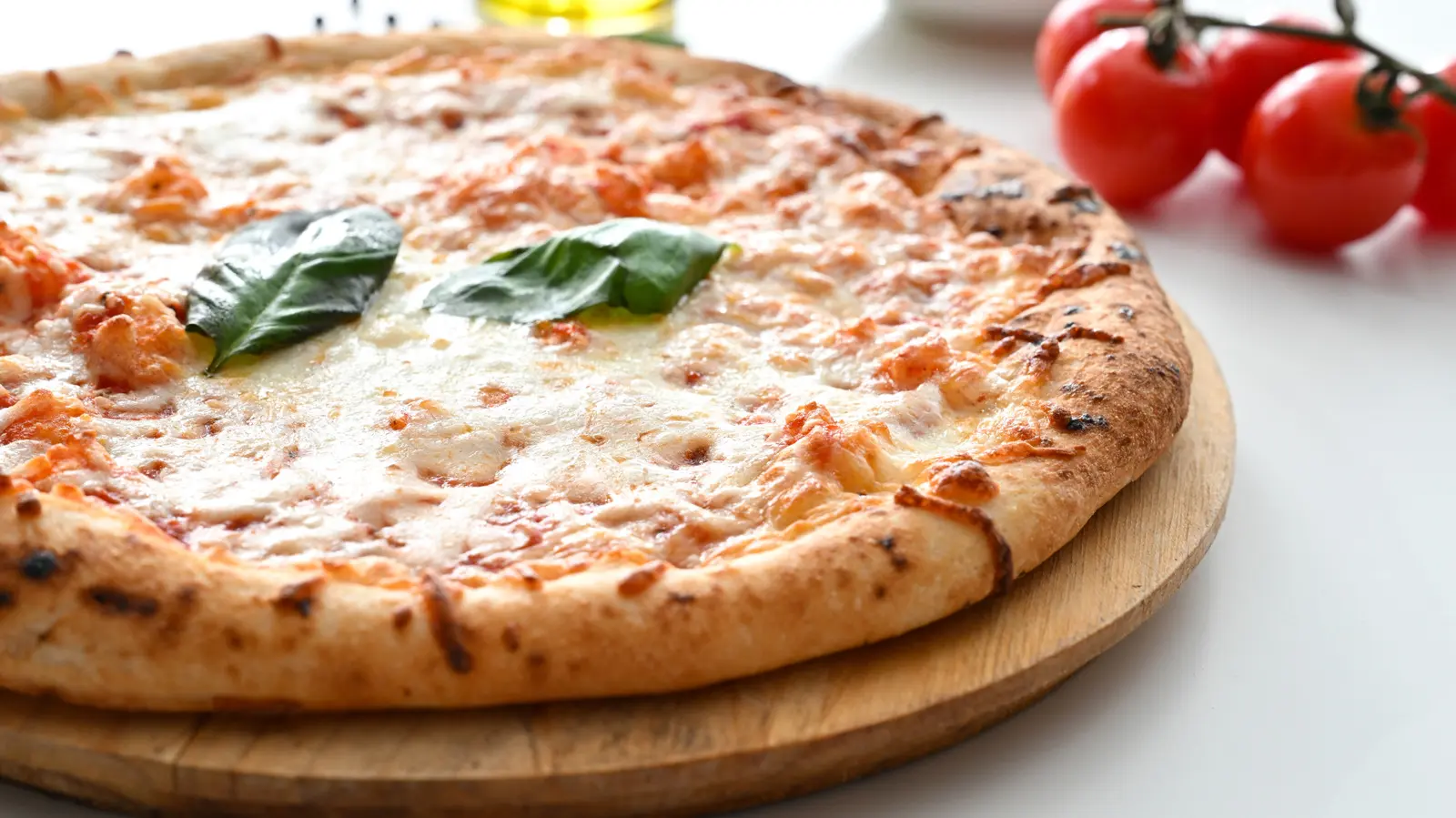 Customers Love This Frozen Pizza For Its Fresh Taste, Despite The Near $14 Price Tag