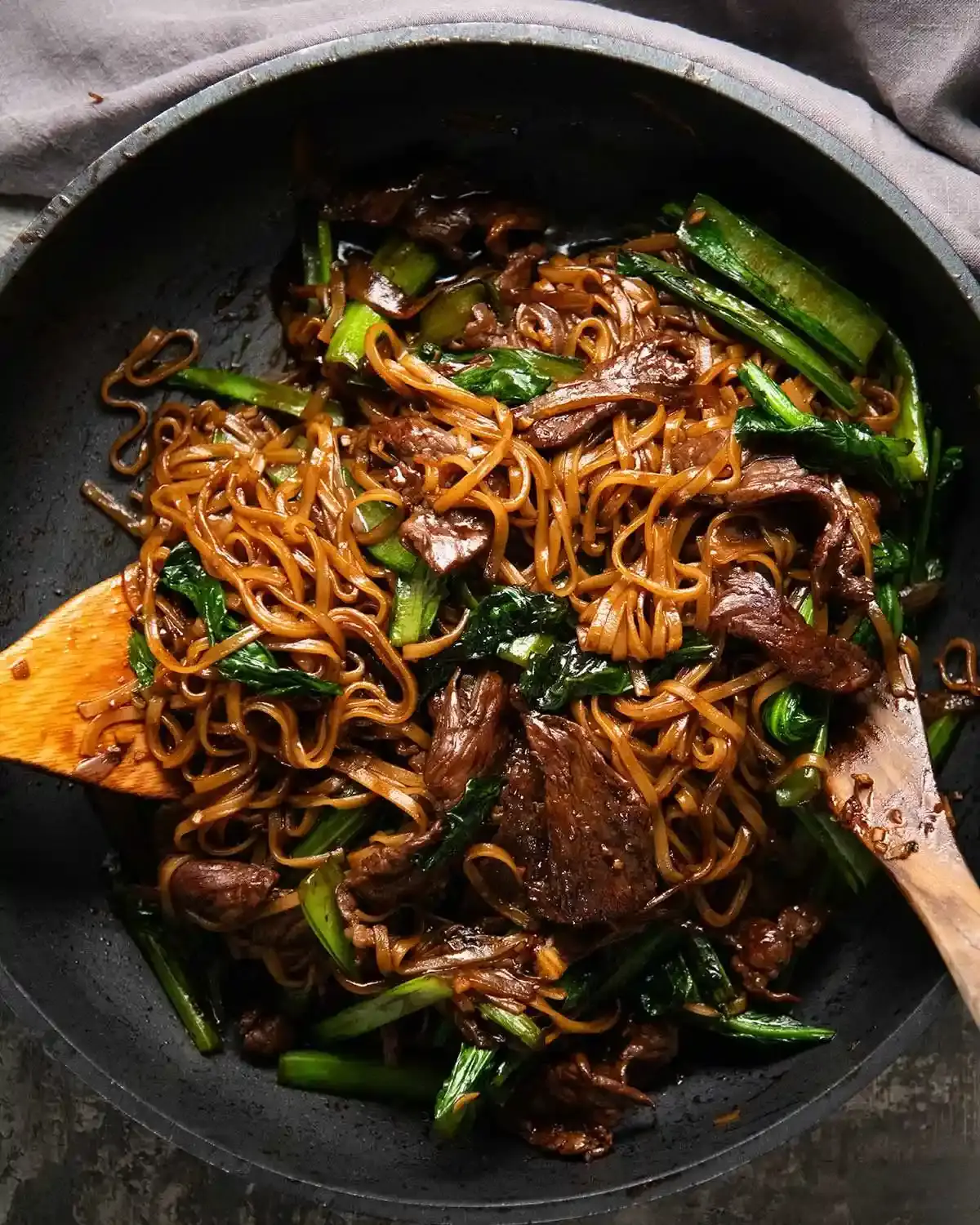 Quick Beef Rice Noodle Stir‑Fry Wins Over Home Cooks