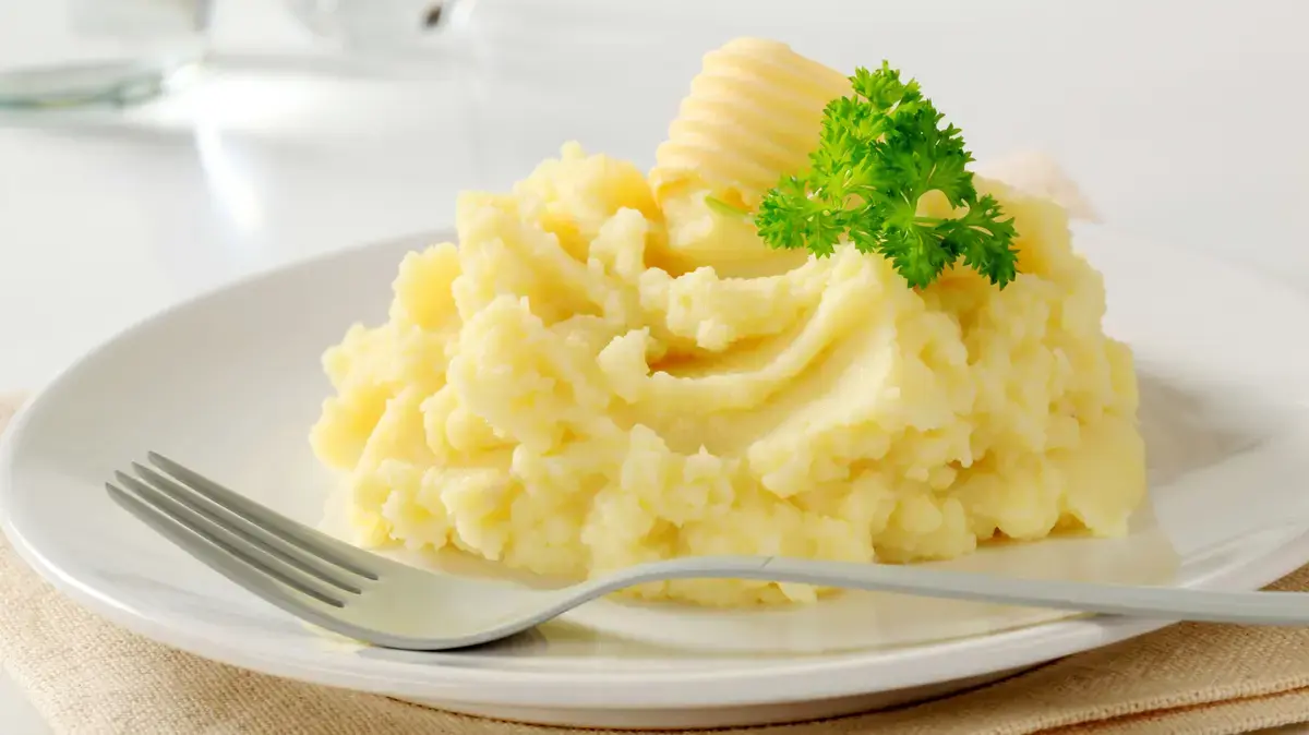 Quick Dinner Hack: Canned Soup Elevates Mashed Potatoes to a Main Course
