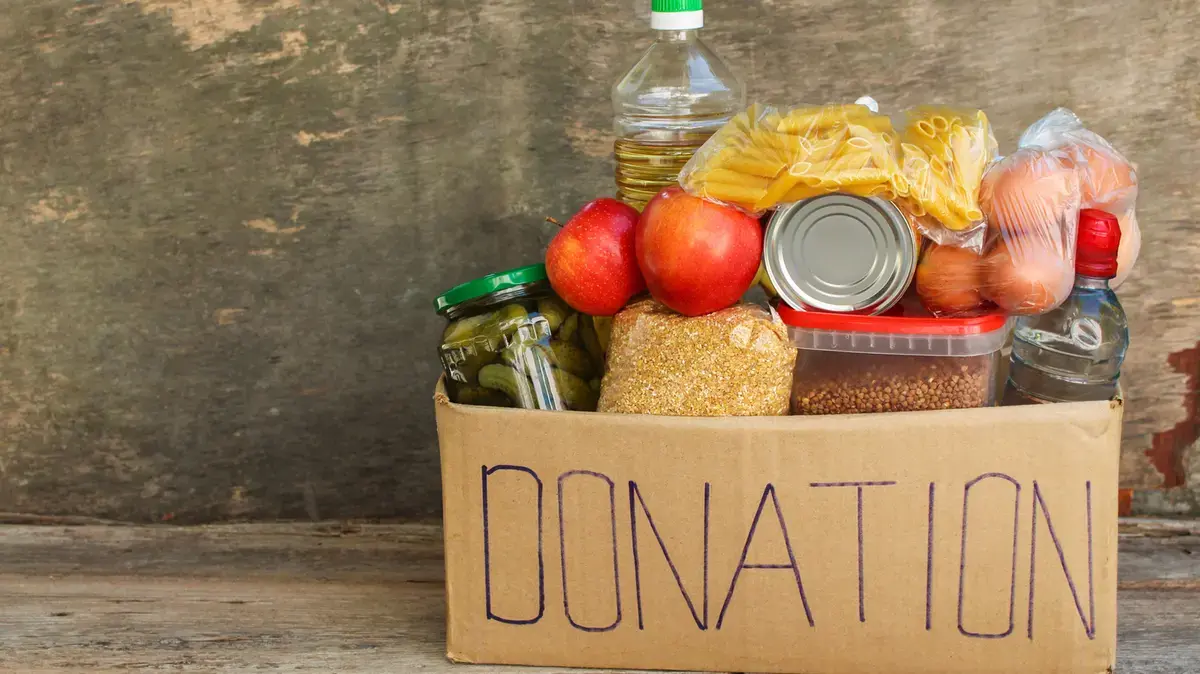 Restaurants Donate Leftover Food to Reduce Waste