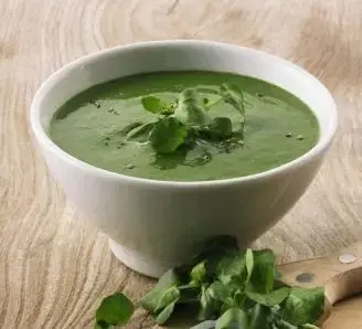 Simple Watercress Soup Gains Attention Among Home Cooks