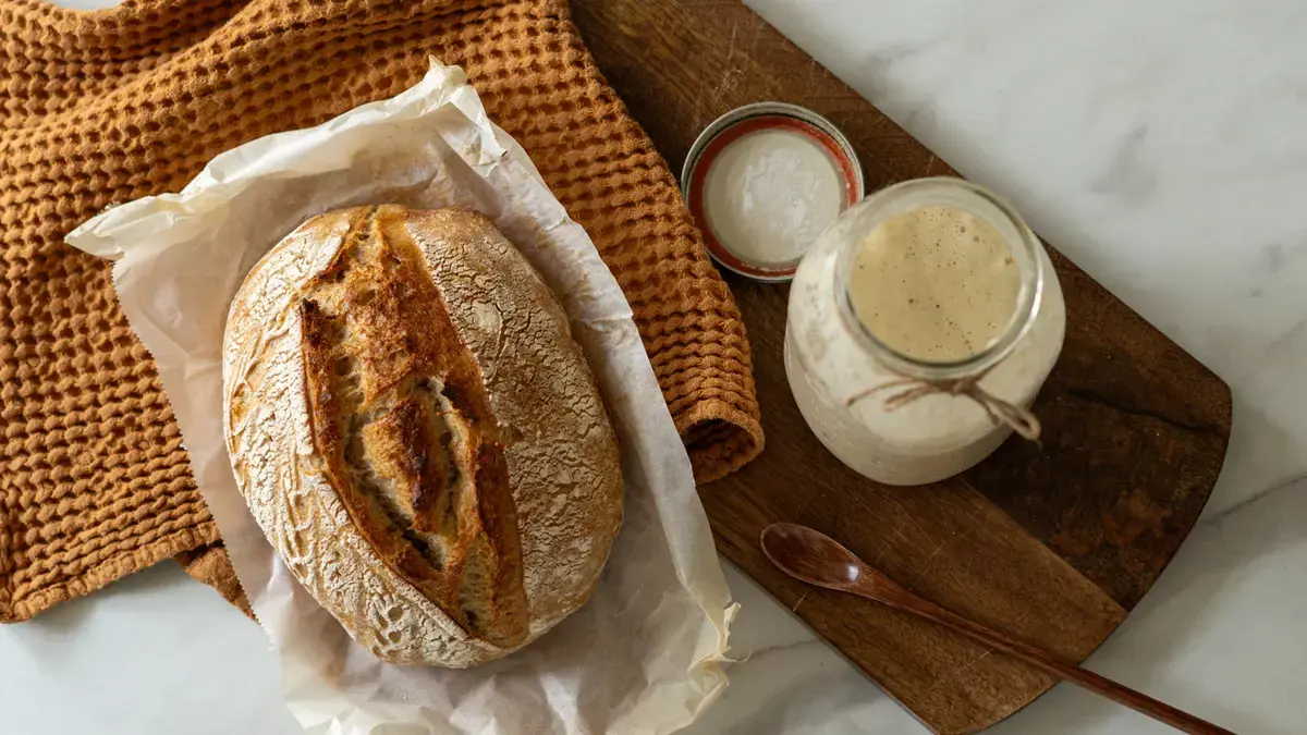 Sourdough Starter vs Discard: What's the Difference?