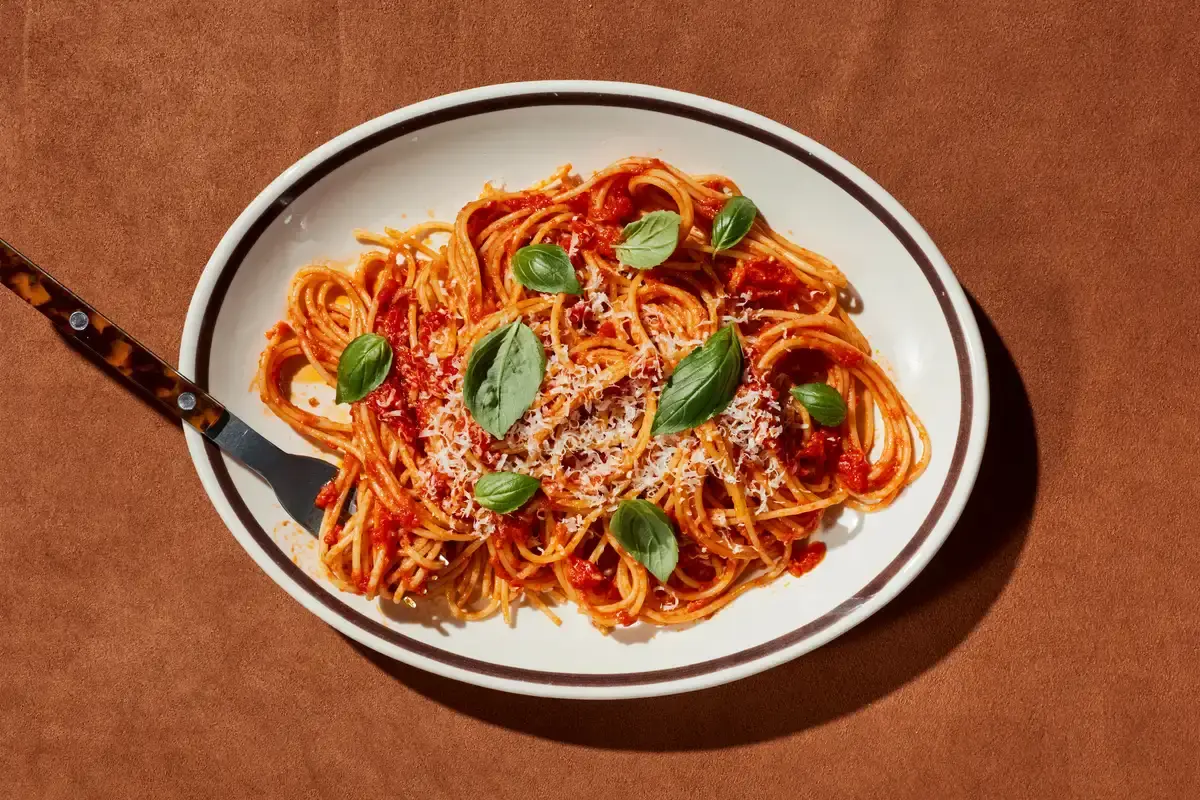 Spaghetti Pomodoro: A Culinary Staple Reimagined