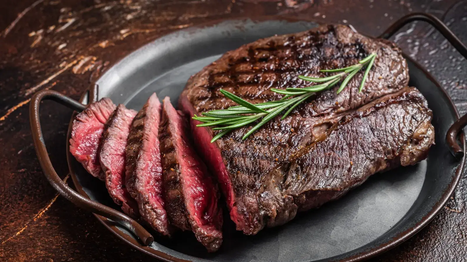 Steak Gets Tender and Flavorful Thanks to a Simple Onion Trick