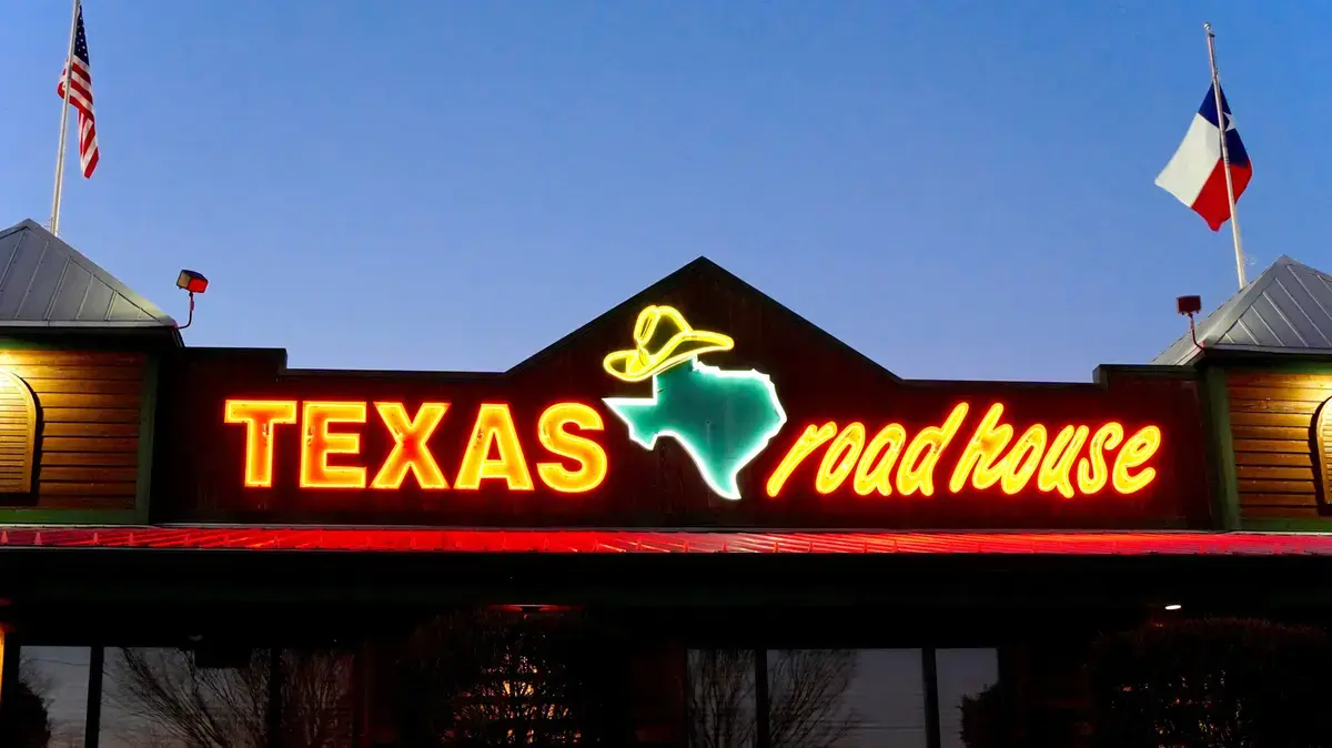 Texas Roadhouse's Top Chicken Dish Features Steak-Style Toppings