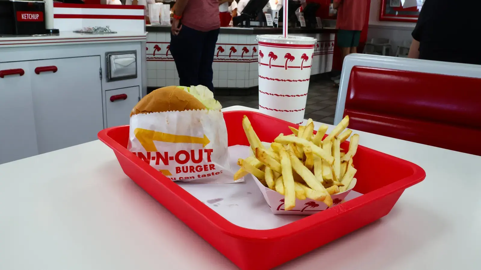 The Reason In-N-Out Is More Affordable And Consistent Than Other Fast Food Chains