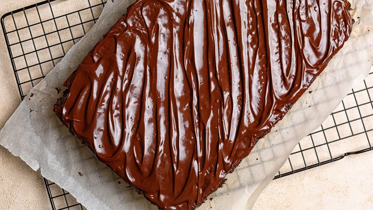 The Secret to Perfectly Sliced Sheet Cake Revealed