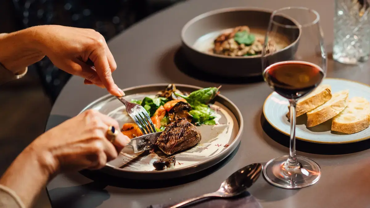 The Worst Time to Dine Out for the Best Experience