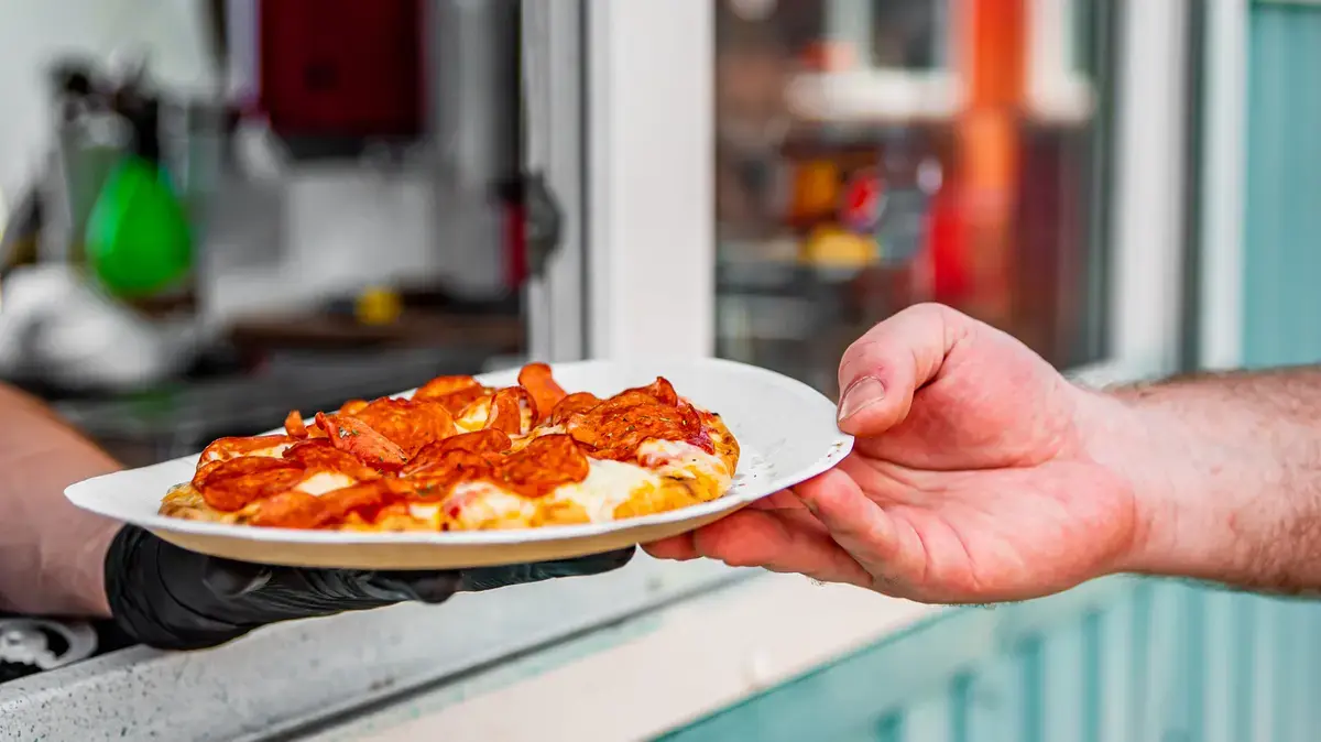 This Gas Station Pepperoni Pizza Outshines Pizza Hut, Papa Johns, And Domino's With Gooey Cheese And Savory Sauce