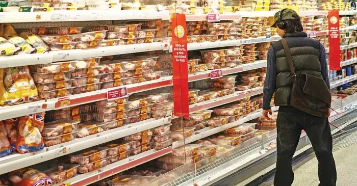 UK Prepares for Potential Food Shortages Amid Strait of
