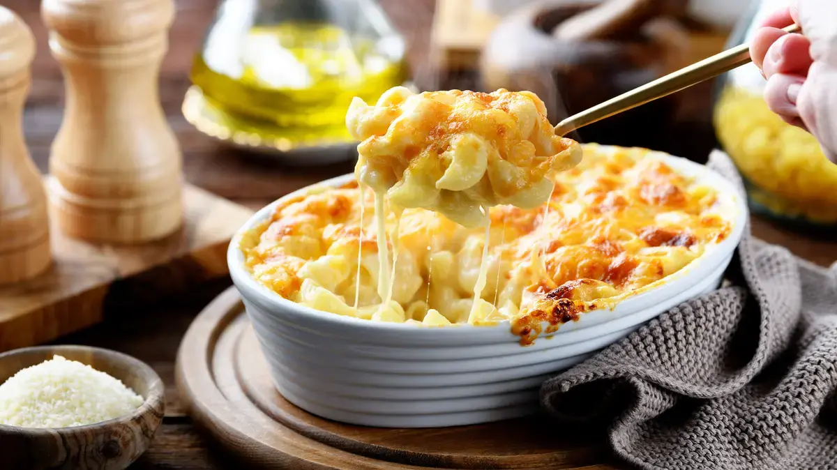 Why Restaurant Mac and Cheese Tastes Better Than Homemade