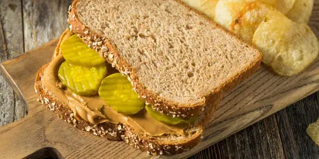 11 Unhinged Food Combinations That People Say Are Surprisingly Good