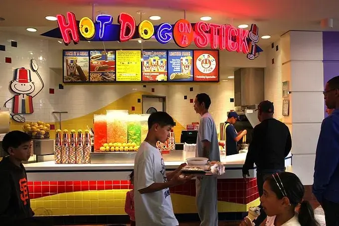 1995 Mall Food Courts: A Snapshot of Teen Snack Culture