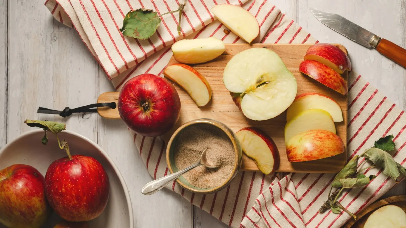 Two-Ingredient Apple Dessert Redefines Autumn Baking Simplicity