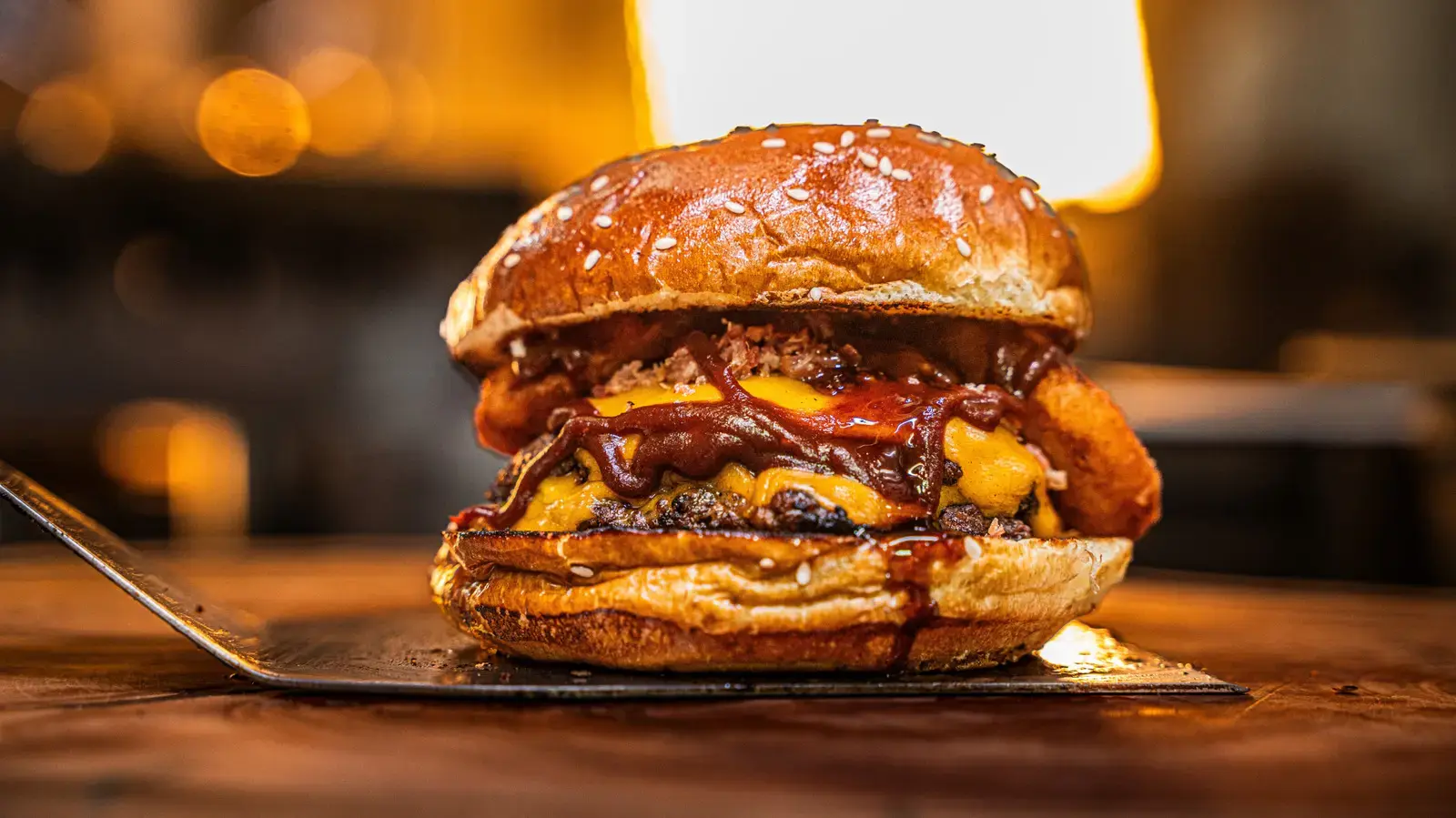 6 Chain Restaurants With The Best BBQ Cheeseburgers, According To Reviews
