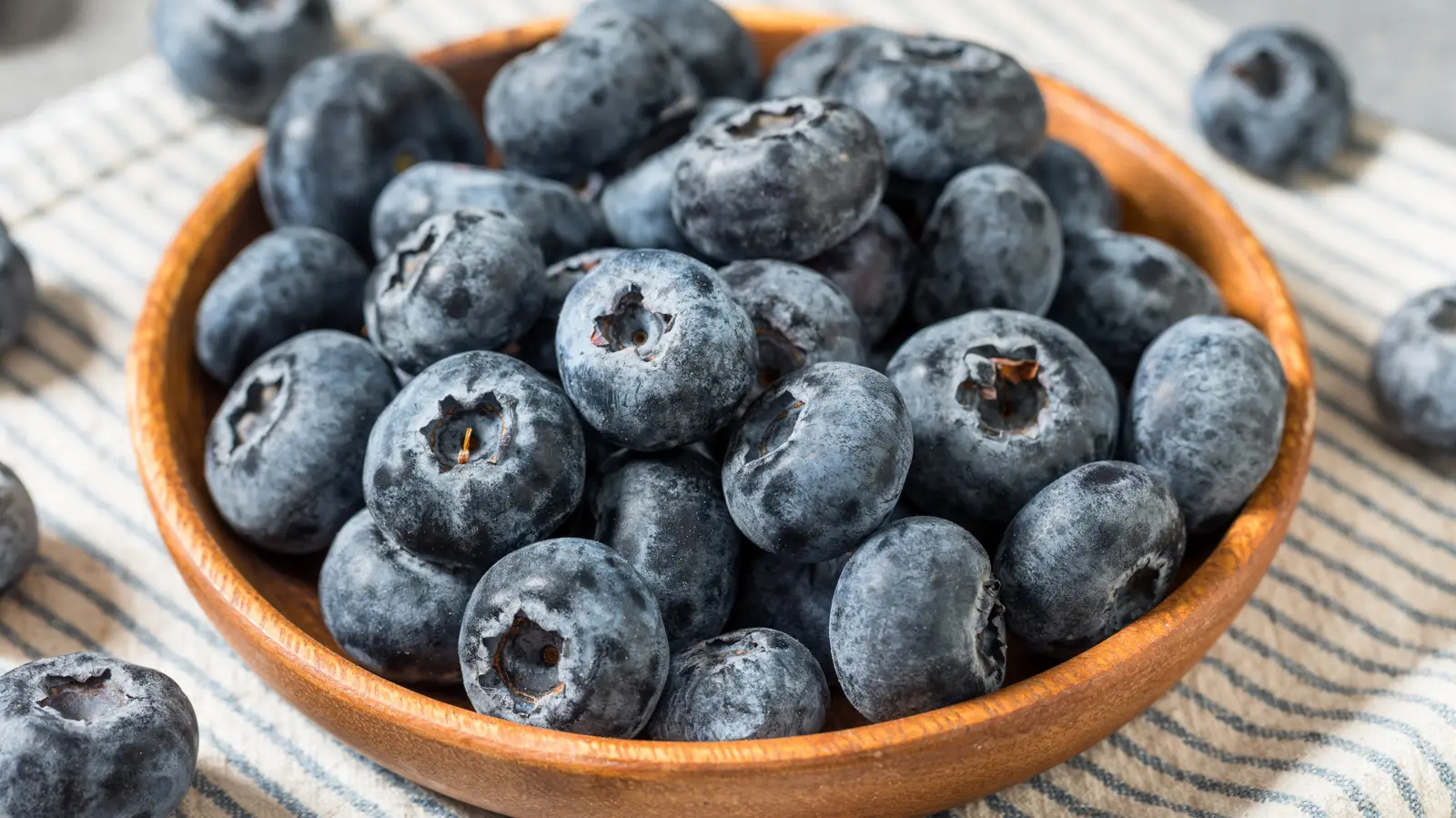 Blueberries Taste 10x Better When You Add A Dash Of This Pantry Staple