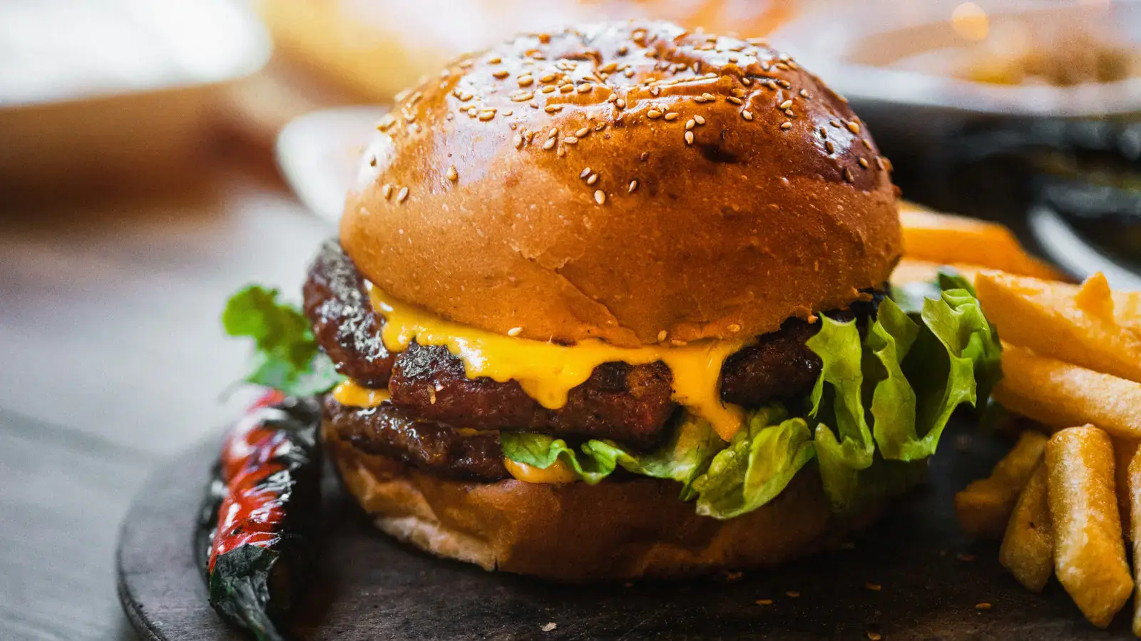 Canadian Hot Hamburger Serves Up a Fork-and-Knife Dining Experience