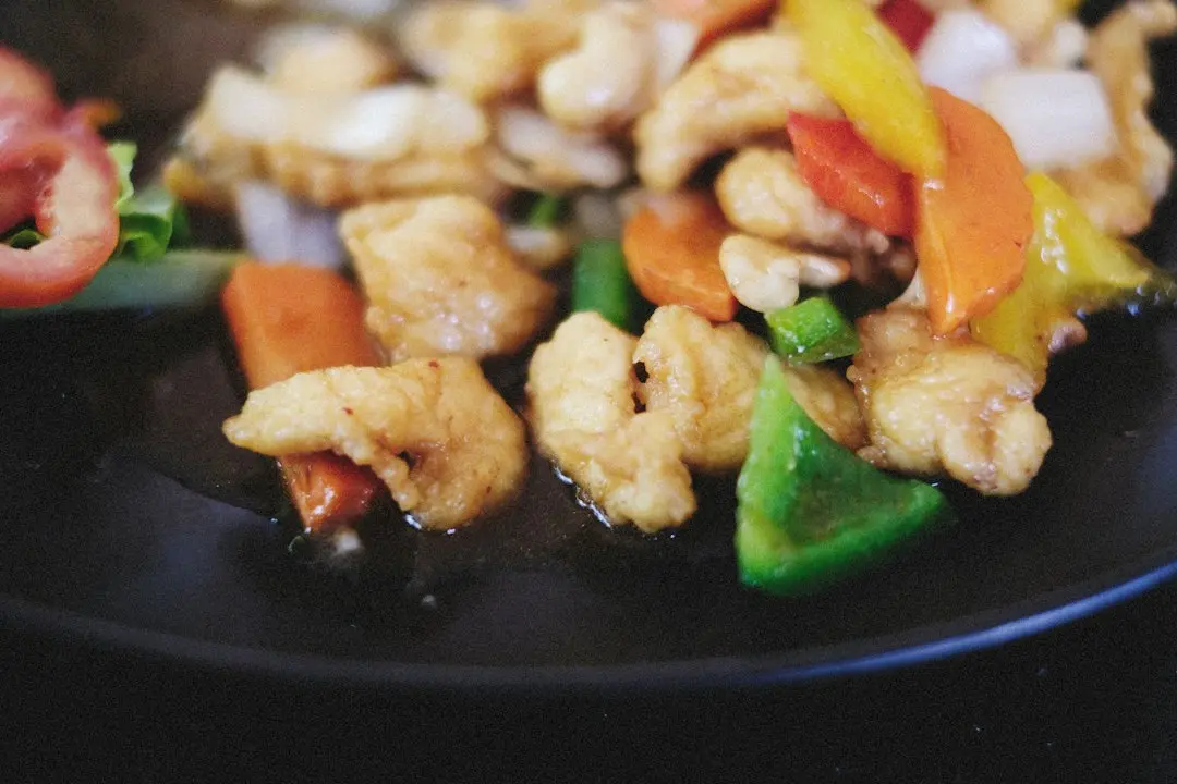 Cashew Chicken Stir-Fry: A Classic Chinese Takeout Favorite Made at Home