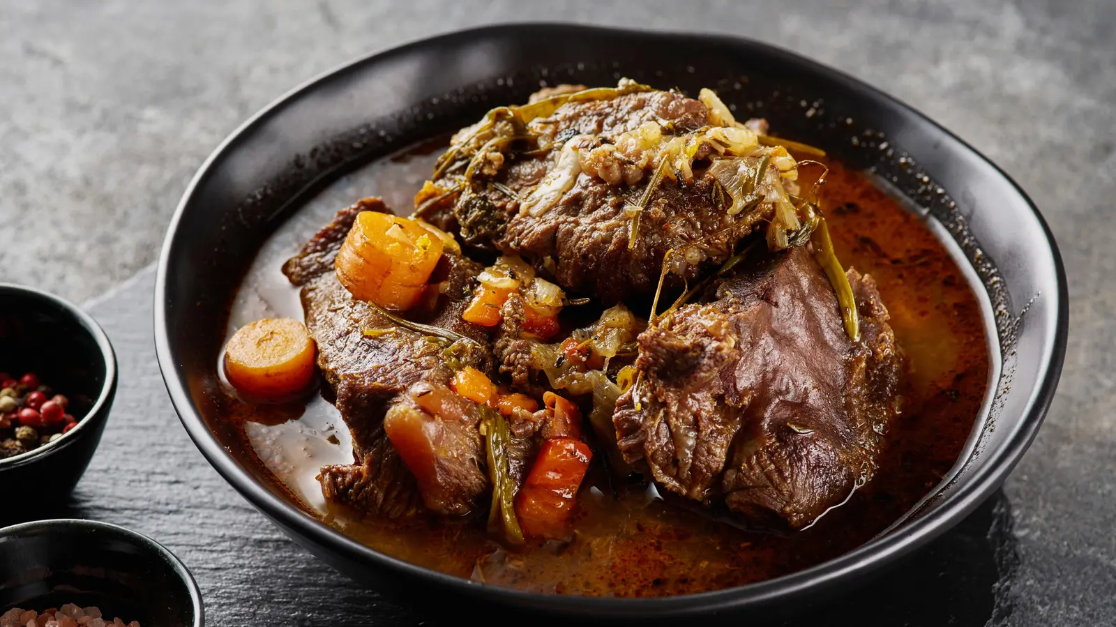 Does Garlic Belong In Pot Roast? How Much To Add For A More Robust Flavor