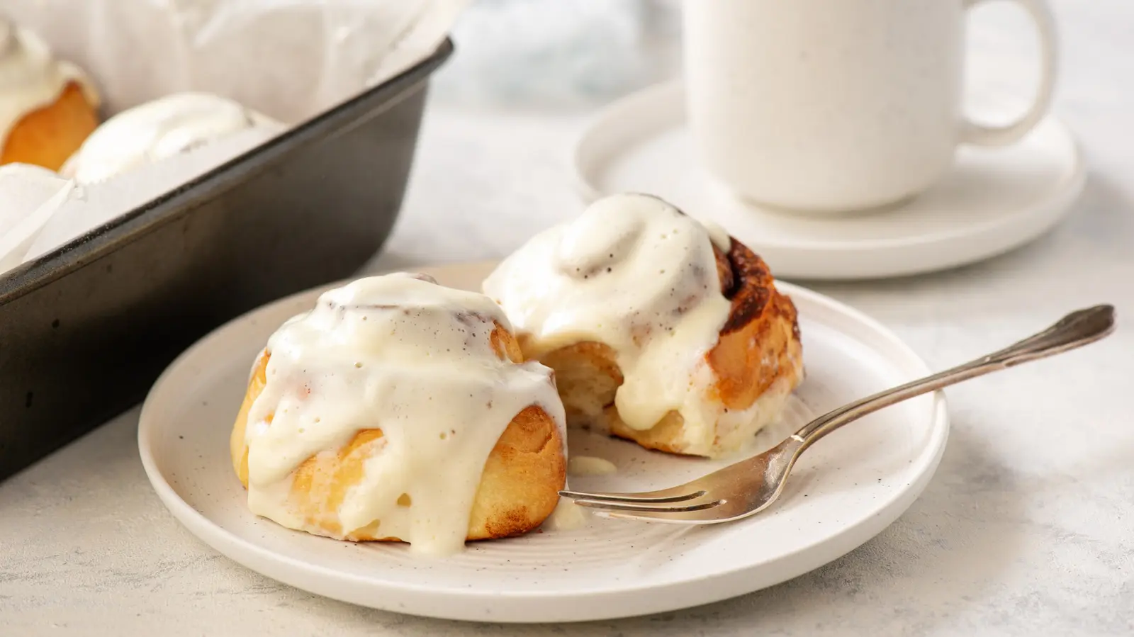 Canned Cinnamon Rolls And Bananas Create A Bakery-Level Dessert