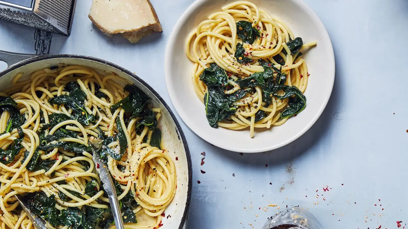 Easy Spaghetti With Kale and Garlic