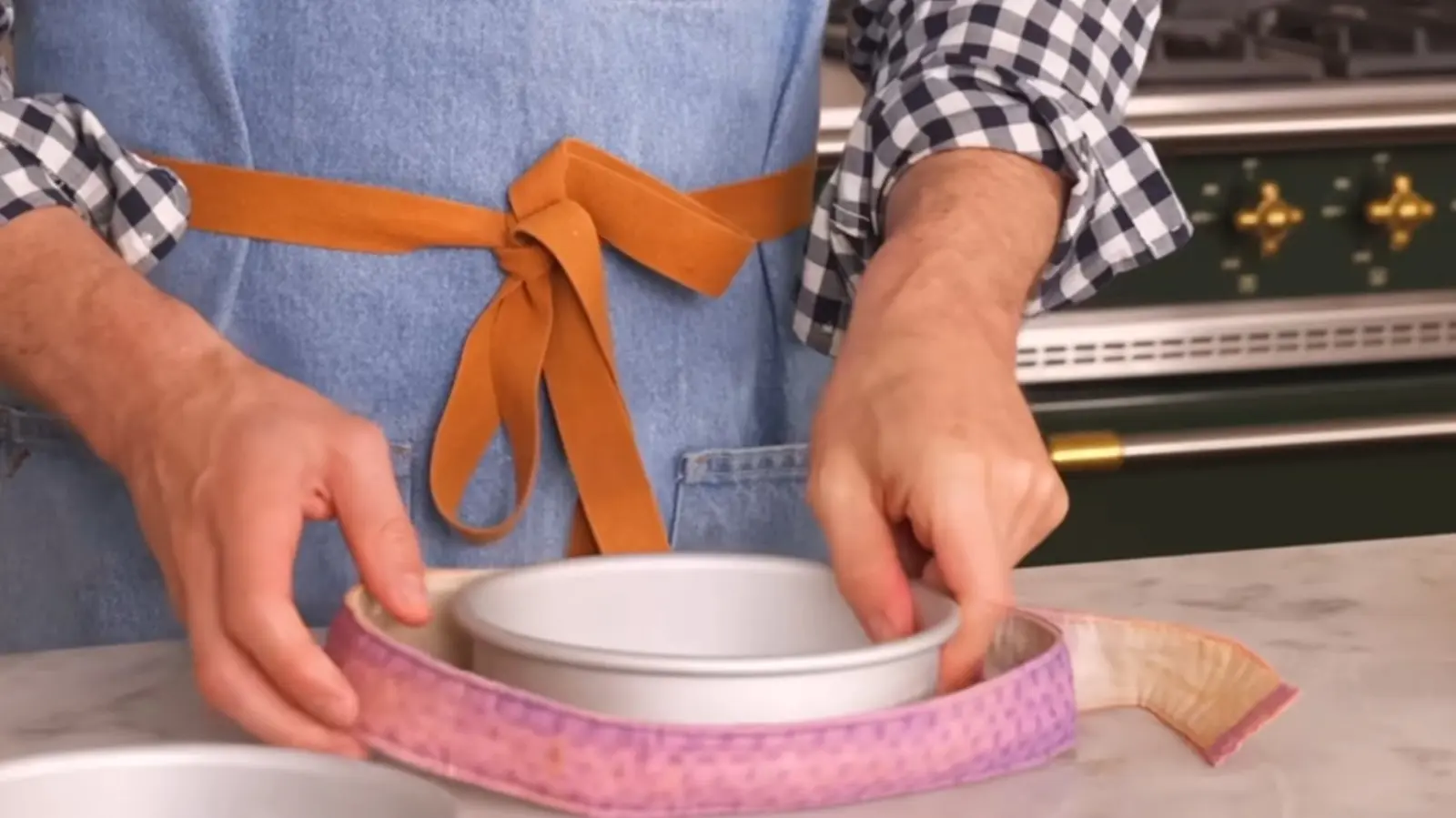 Foil Hack Levels Cake Layers for Home Bakers