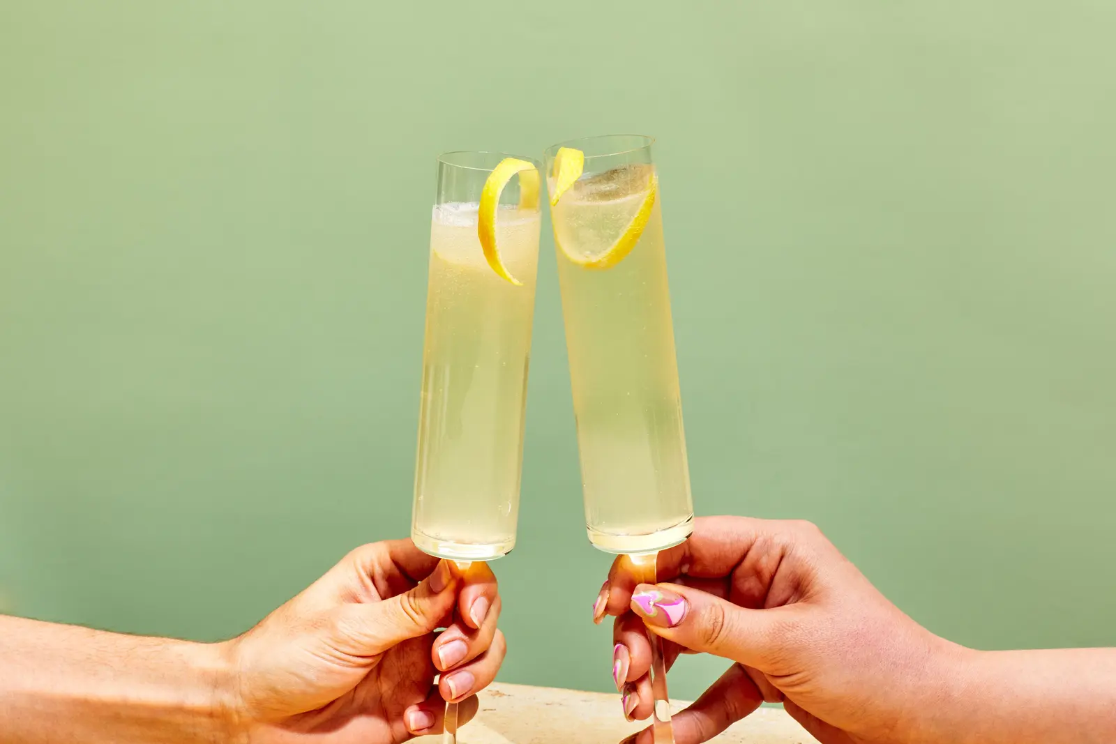 French 75 Cocktail Gains Fresh Spotlight at Summer Gatherings