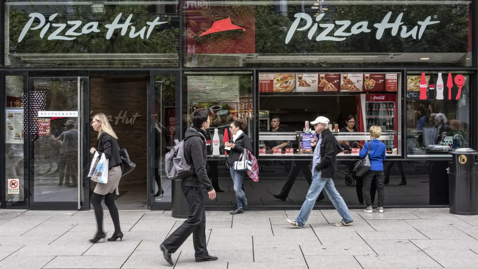 German Pizza Hut Offers Unique Appetizer Missing From US Menus