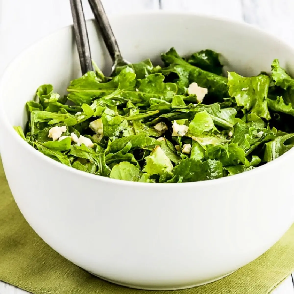 Kale and Arugula Salad with Gorgonzola Offers Nutrient-Rich Meal Option