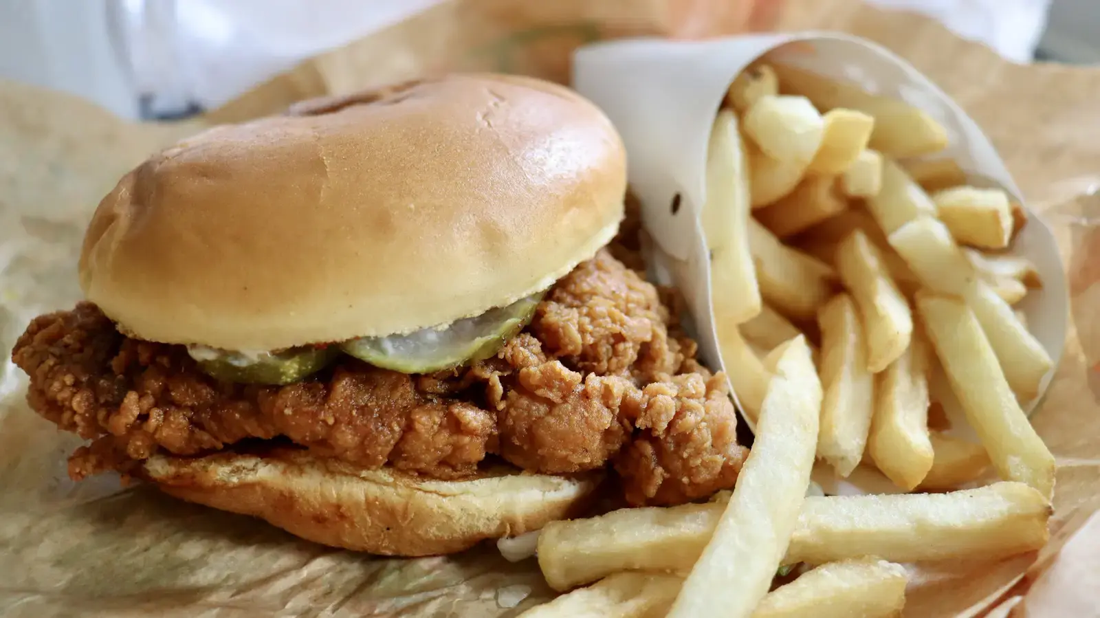 Keep Your Leftover Chicken Sandwich Crunchy With These Simple Tricks