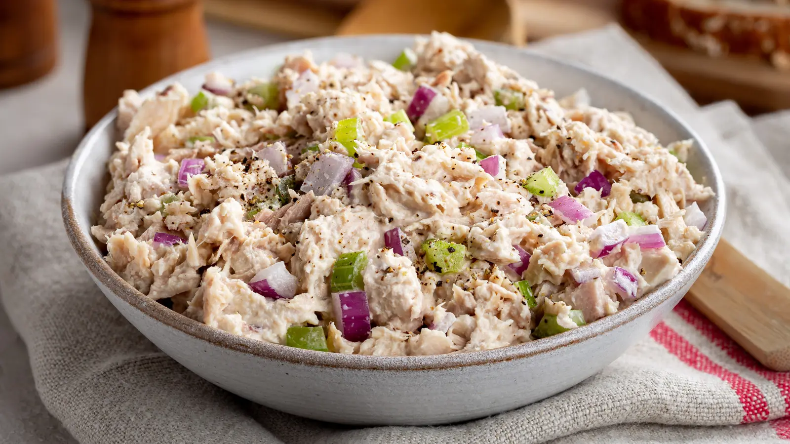 Sturdy Sandwich Bread Emerges as Sourdough Alternative for Tuna Salads