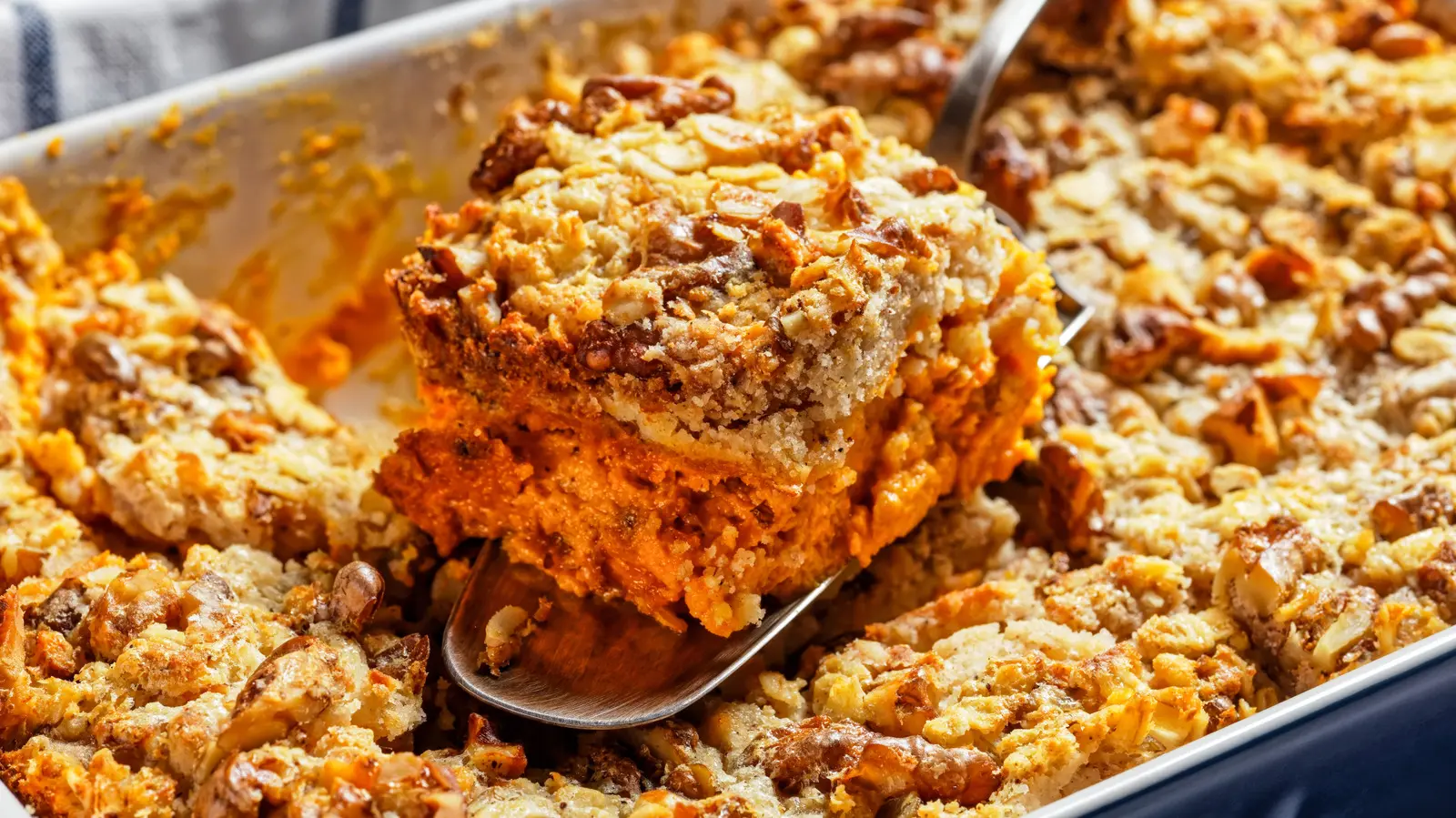 Pumpkin Dump Cake Emerges as Effortless Fall Favorite