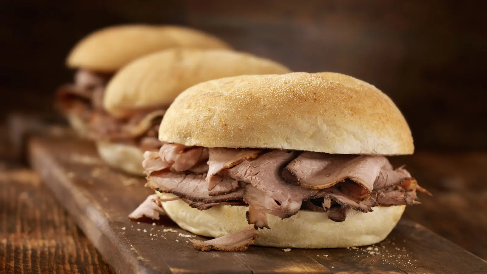 Roast Beef Sandwiches Are 10X More Flavorful When You Add This Iconic Spicy Sauce
