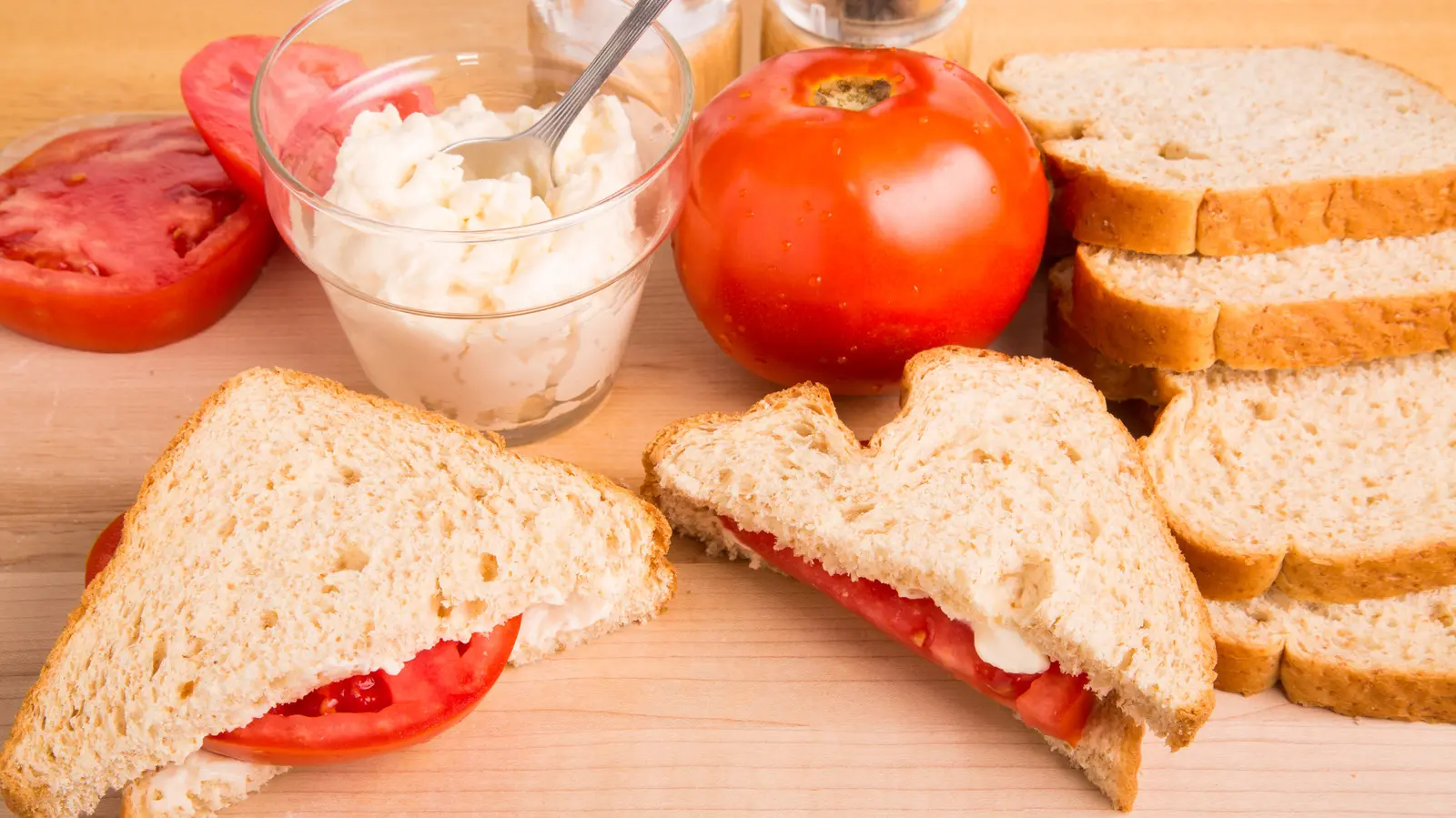 A Simple Mayo Trick Transforms Basic Tomato Sandwiches