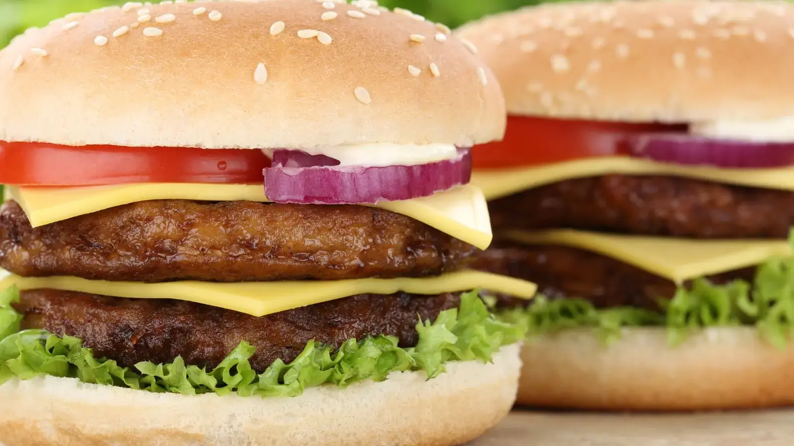 Steak 'N Shake vs. Dairy Queen: The Healthier Double Cheeseburger