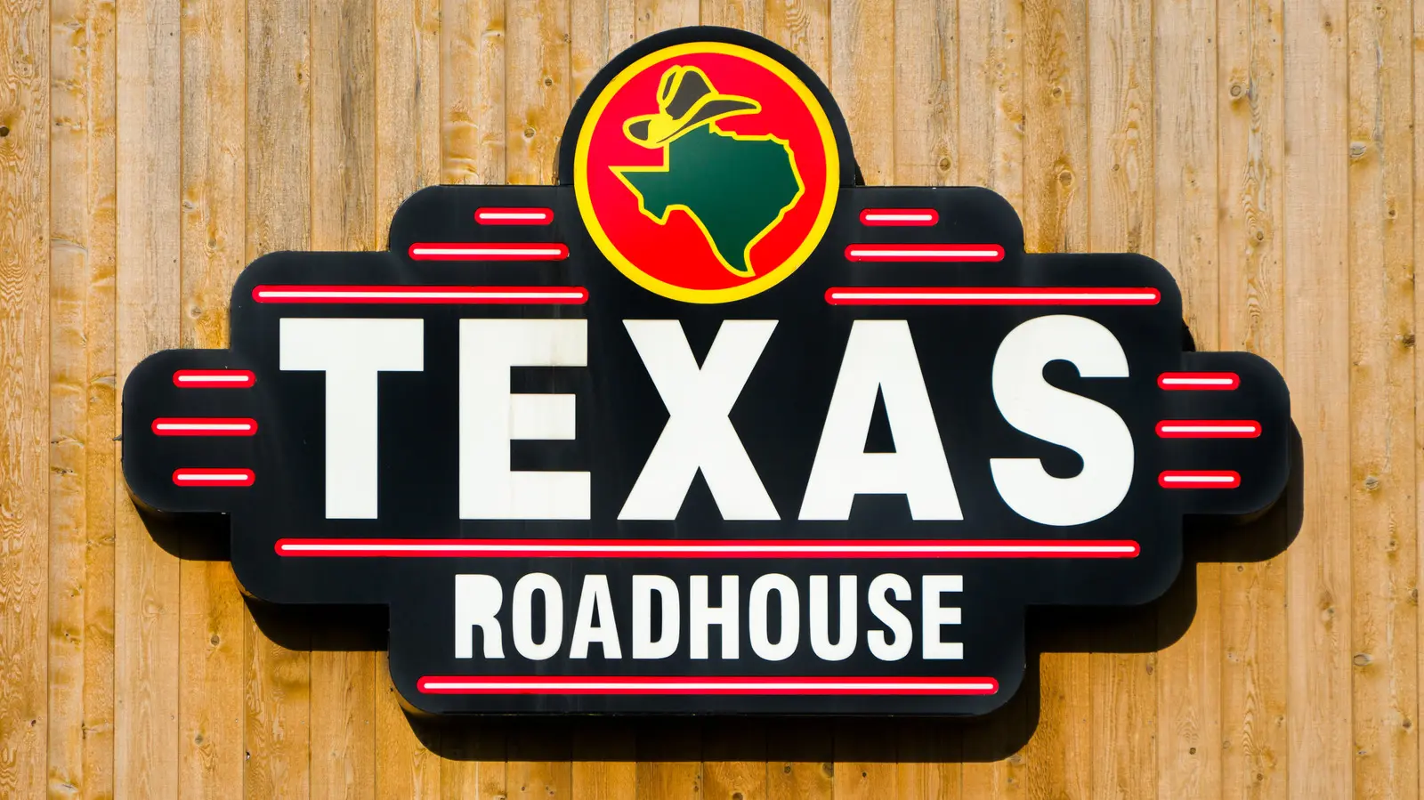 Texas Roadhouse Rises Above Outback and LongHorn in Casual Dining