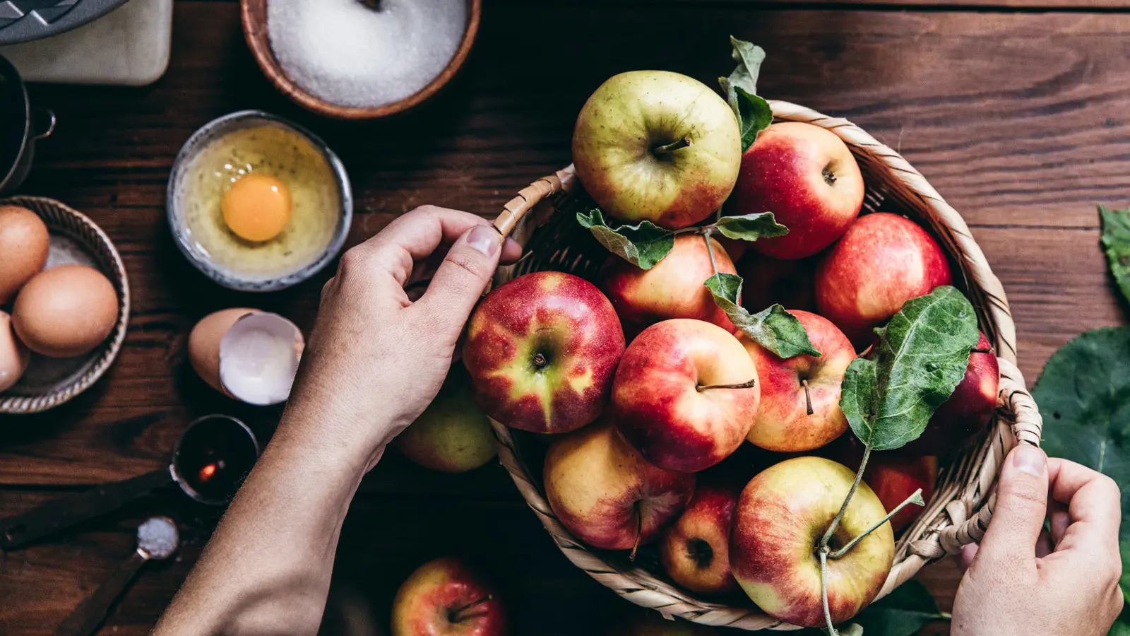Simple Apple Cake Needs Just Three Apples and Three Eggs