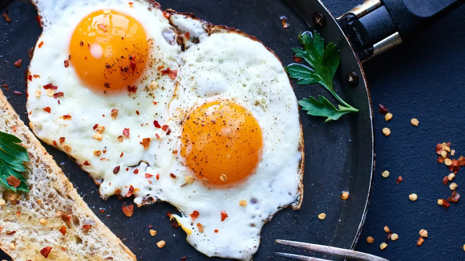 Turkish Breakfast Delight: Poached Eggs on Creamy Yogurt