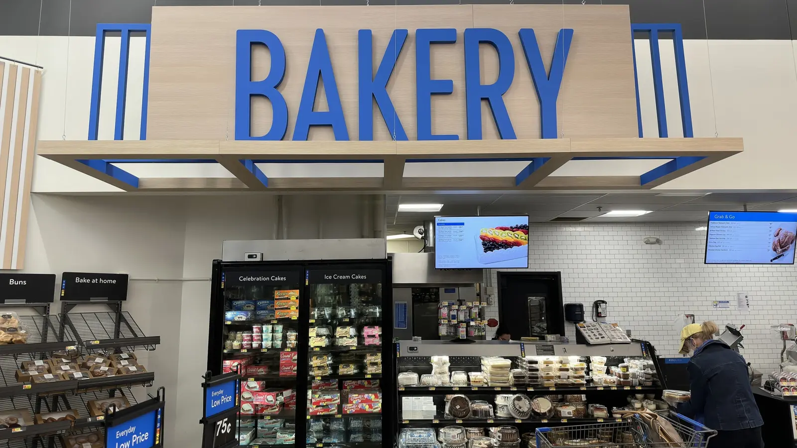 Walmart Offers Affordable Fall Bakery Treats for Autumn Snacking